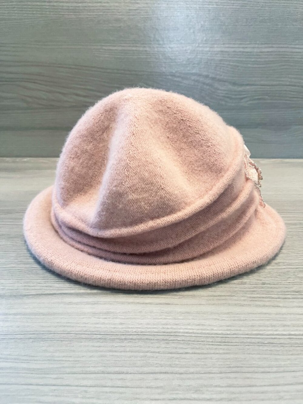 Soft & Warm Pink Wool Cloche Hat Floral Rosette Accent Vintage Style One Size - Picture 3 of 6